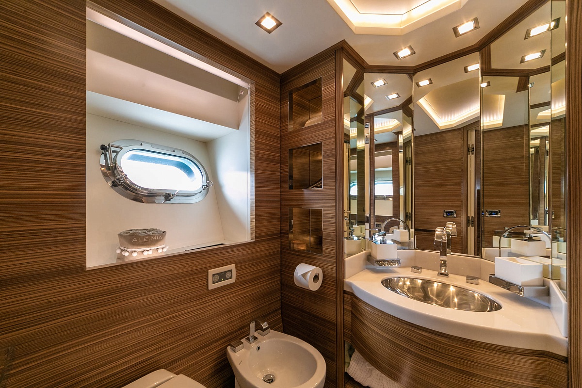 Аренда мега яхты 	Italcraft 105 Alemia В Италии